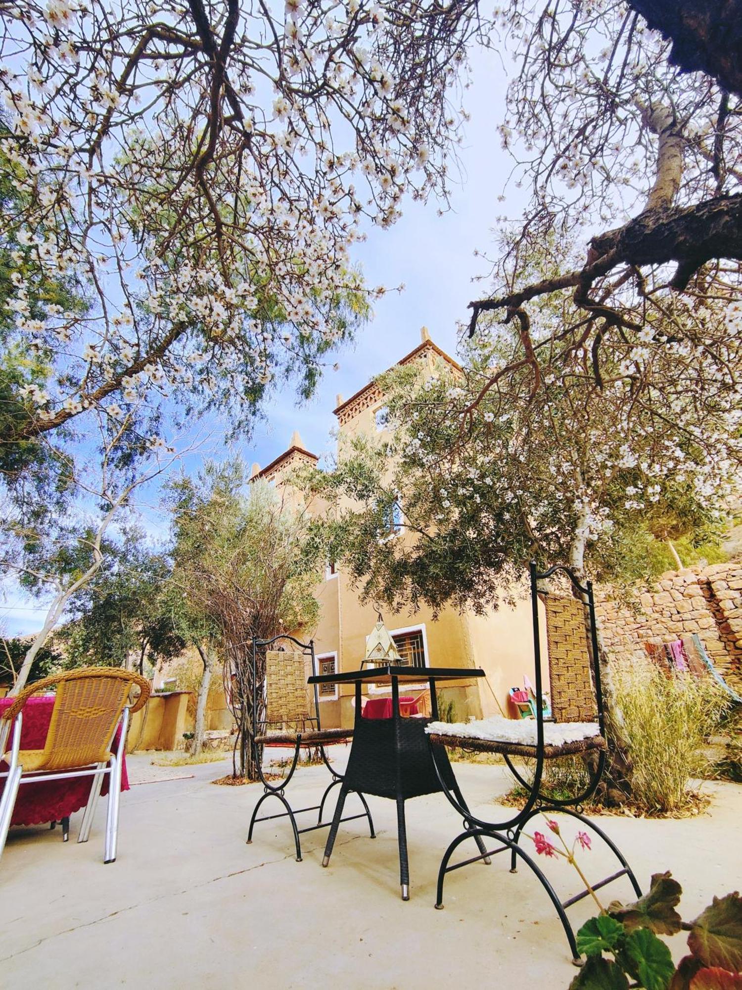 Riad Kasbah Des Roches Akhendachou n'Ait Ouffi Exteriör bild